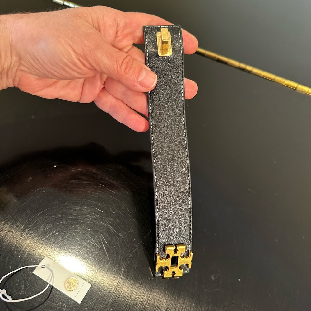Tory Burch Authentic Luxe NWT Timeless Black Kira Turn-Lock Leather Bracelet - Picture 9 of 17